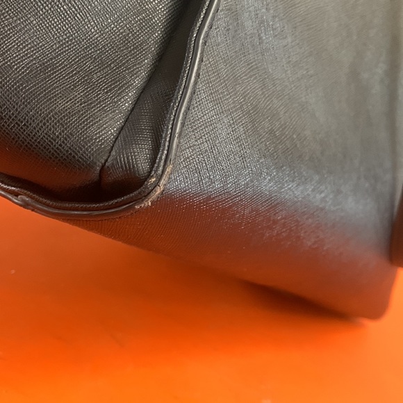 Black GUESS Tote Handbag Purse - Picture 11 of 14